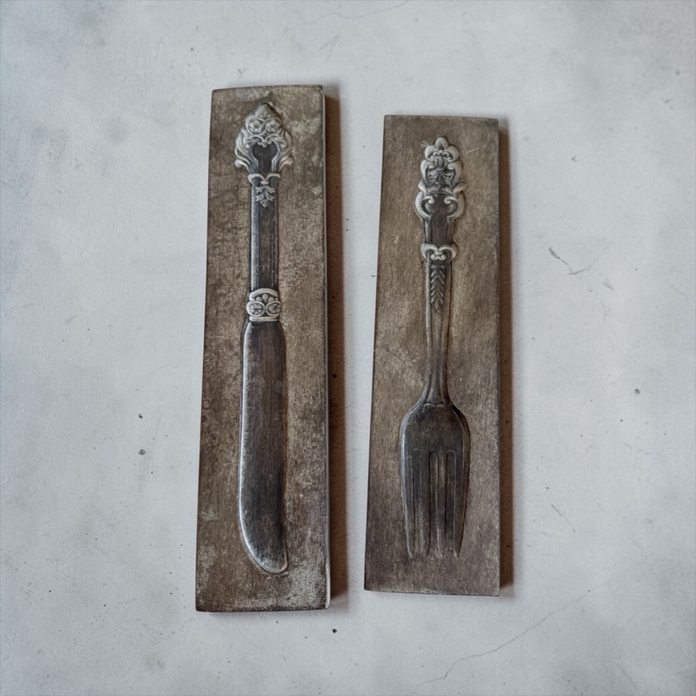 Decorative Knife and Fork Wall Plaques in Antique Silver Resin